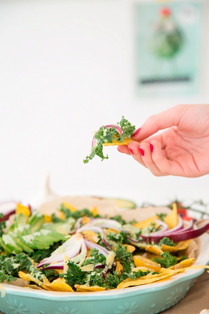 Nachos with kale, avocado and red onions (vegan)