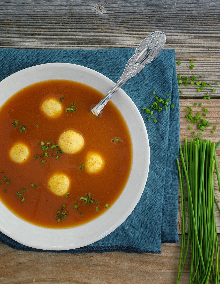 Broth with semolina dumplings and chives