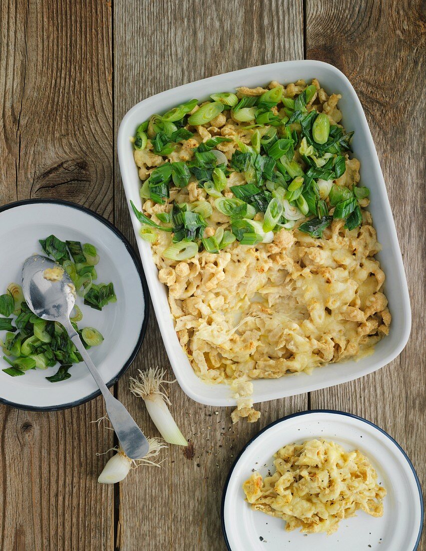 Cheese pasta with spring onions