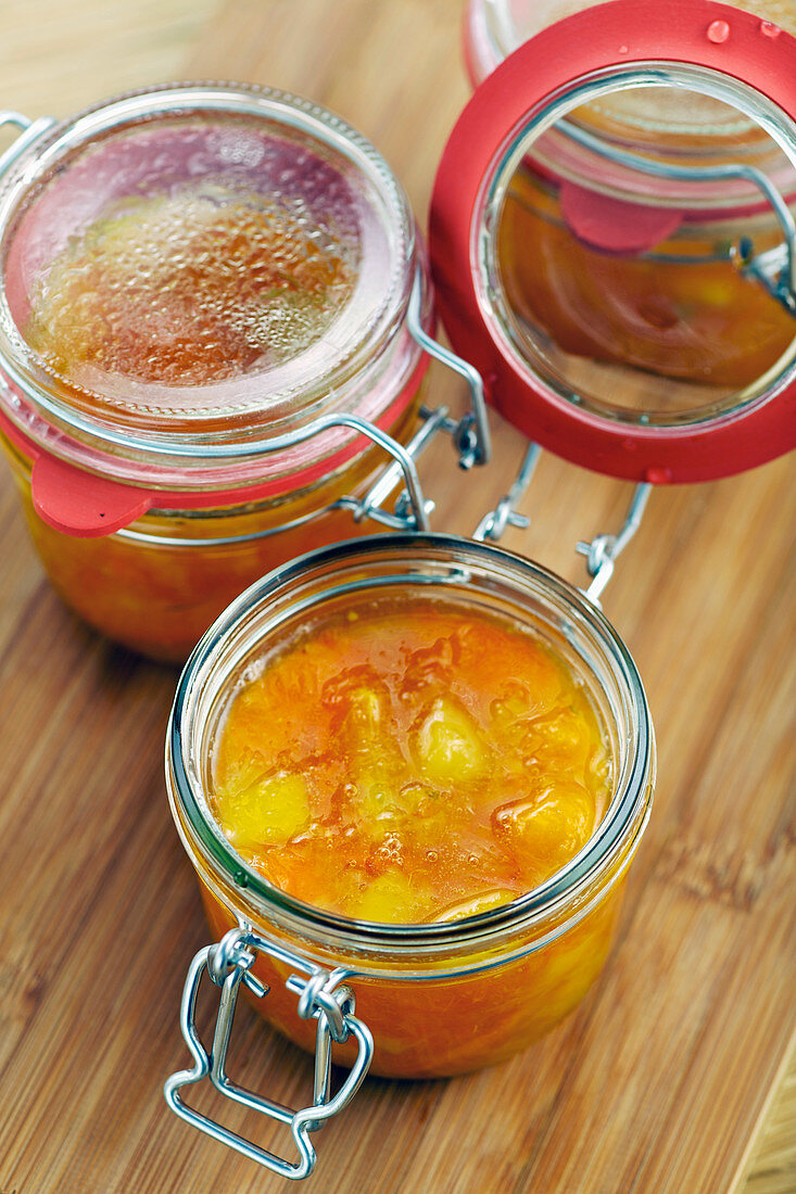 Citrus fruit marmalade in preserving jars