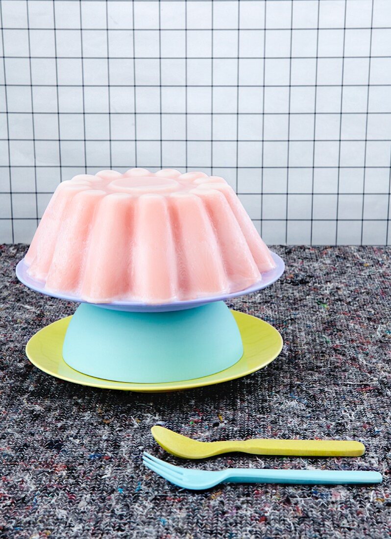 Pudding in a Bundt cake mould on a colourful plate
