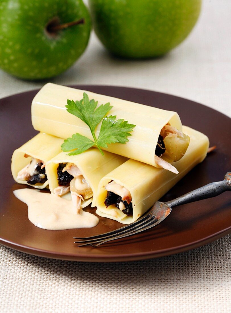 Cannelloni with quail, apple and plum