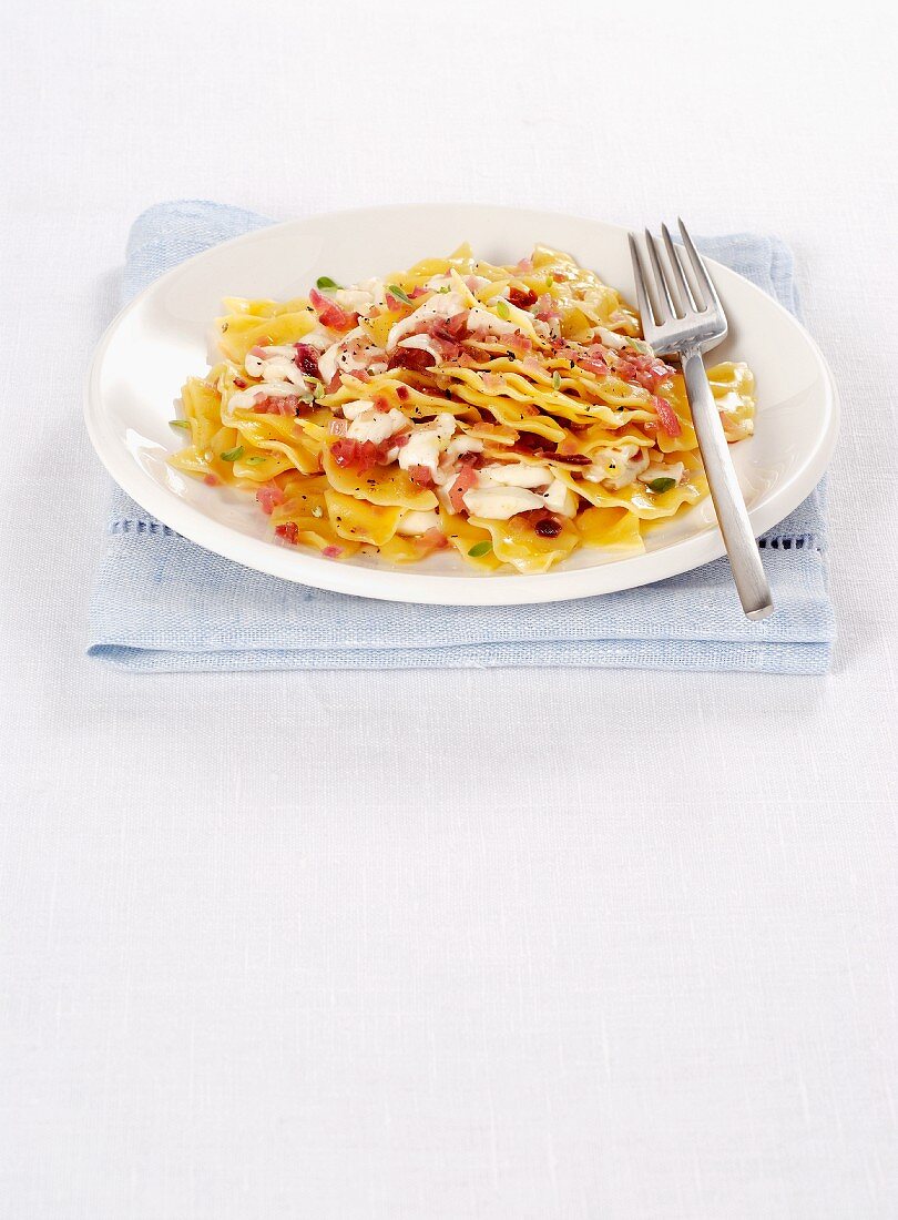 Tacconcelli with Primosale cheese and red onions (Italy)