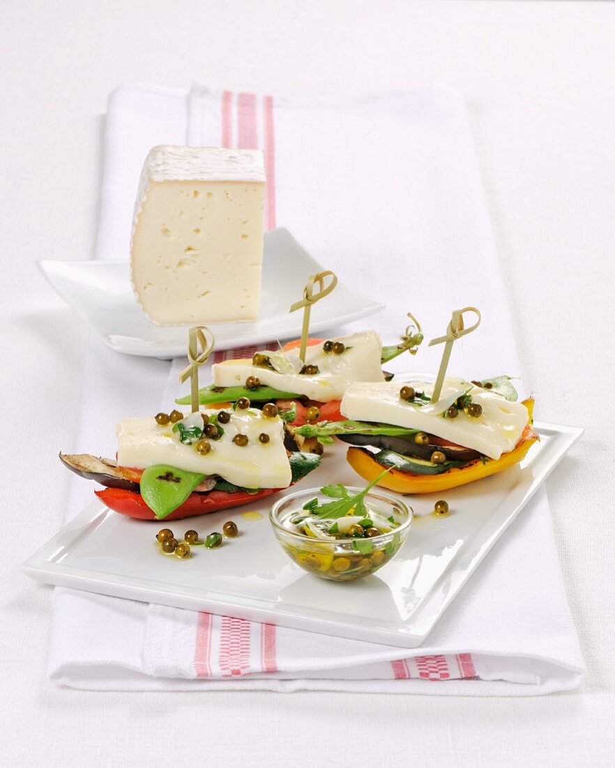 Vegetable boats made with grilled vegetables, buffalo cheese and green pepper