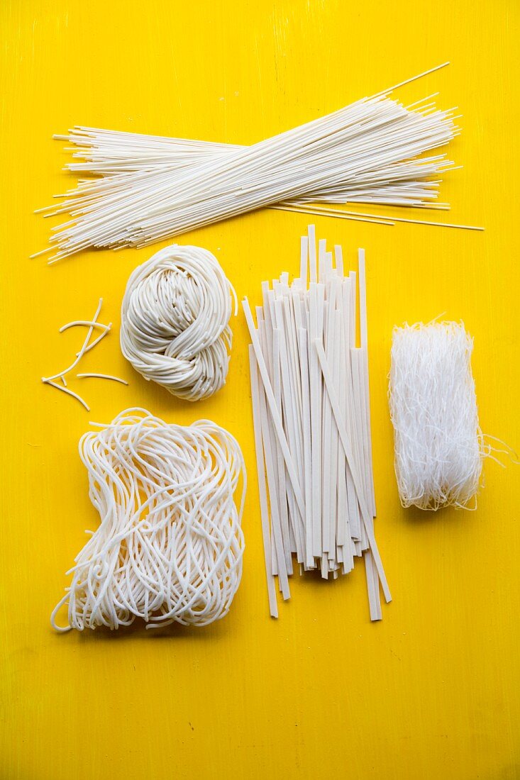 Various types of dried rice noodles
