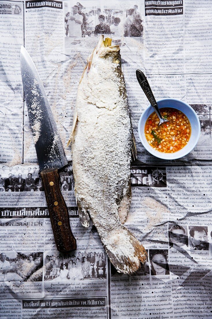 Pla Khapong Khao Phauw Glüa Sai Nam Prik (fish in a salt crust with a spicy sauce)