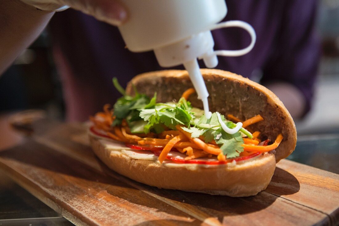 Banh mi (Sandwich mit Karotten und Koriander, Vietnam)