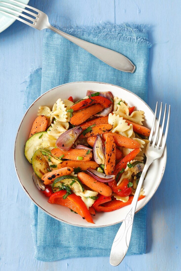Pasta salad with grilled vegetables
