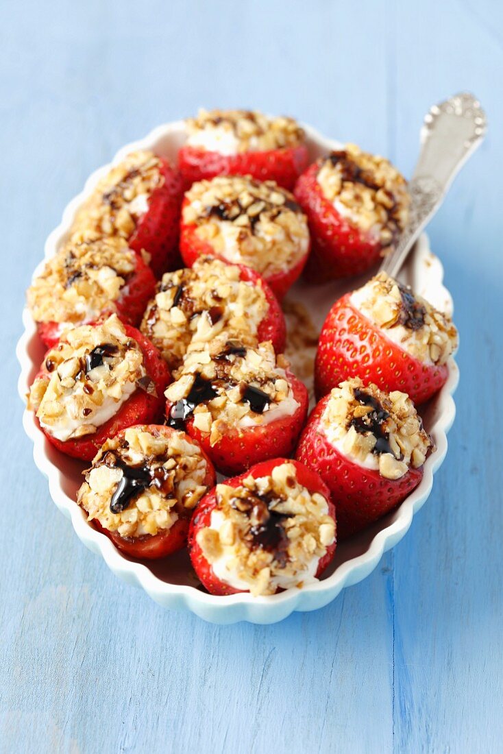 Strawberries filled with gorgonzola and walnuts