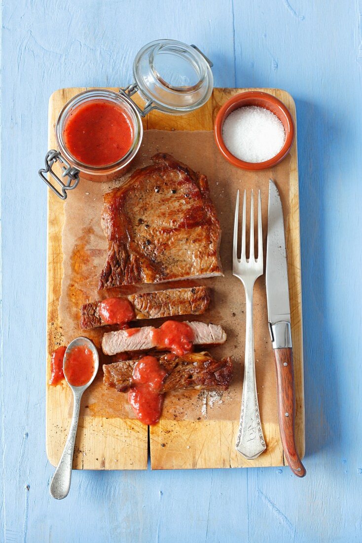 Grilled entrecôte with strawberry ketchup