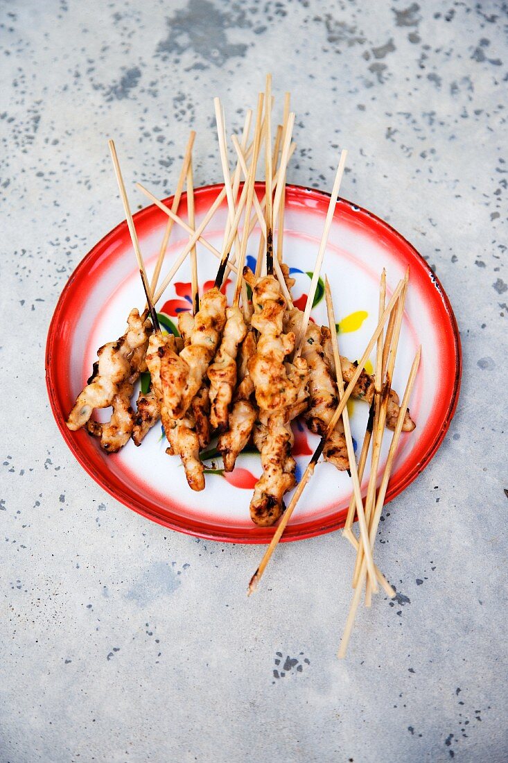 Gai Satay Sai Salad Däng Gwa (Satéspiesschen mit Huhn und Erdnusssauce, Thailand)