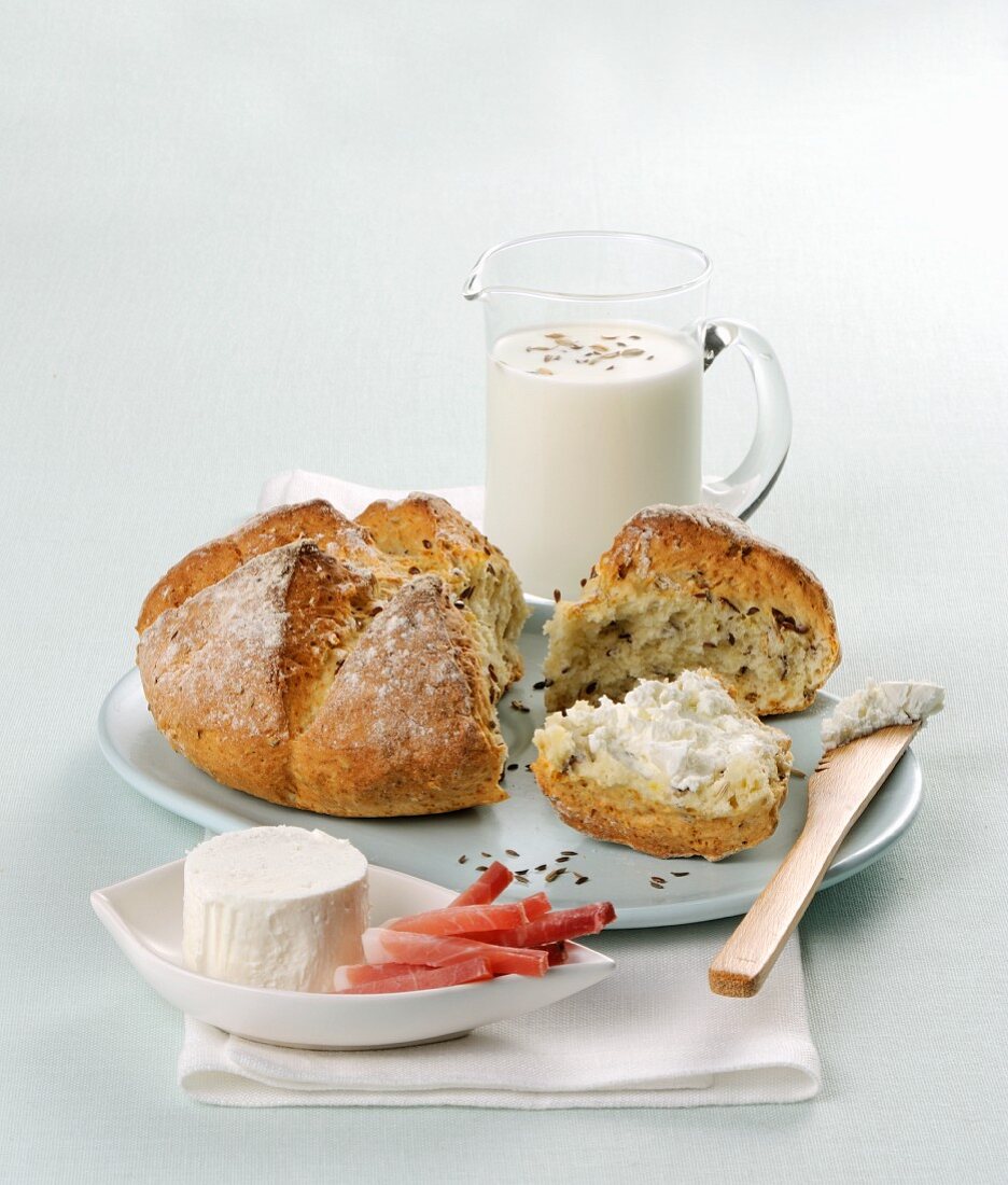 Mixed grain bread with cream cheese, bacon and yoghurt
