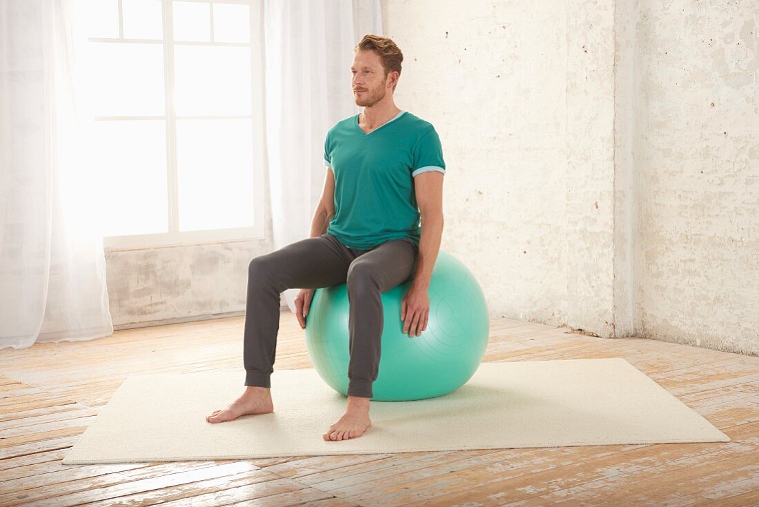 Power sitting posture on gym ball