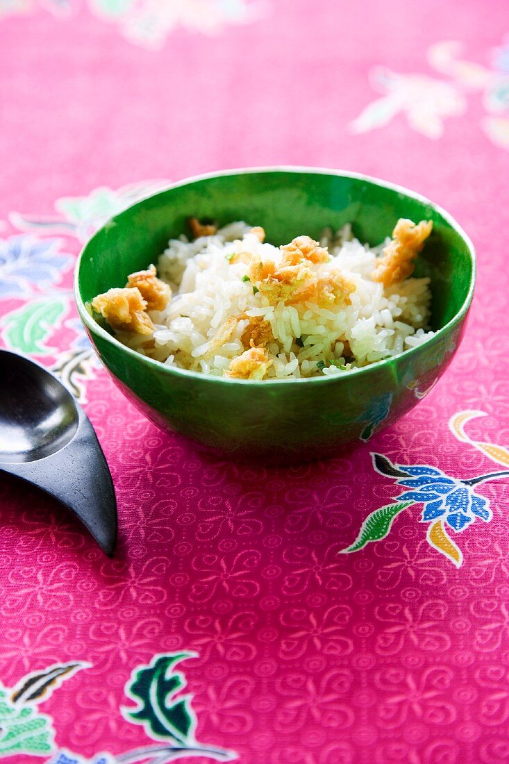 Khao Pad Sai Gratiem (fried rice with garlic, Thailand)