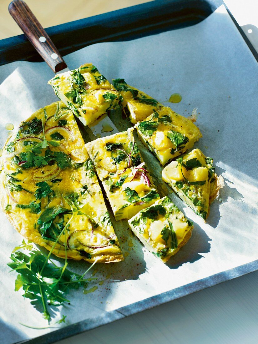 Frittata mit Kräutern und roten Zwiebeln