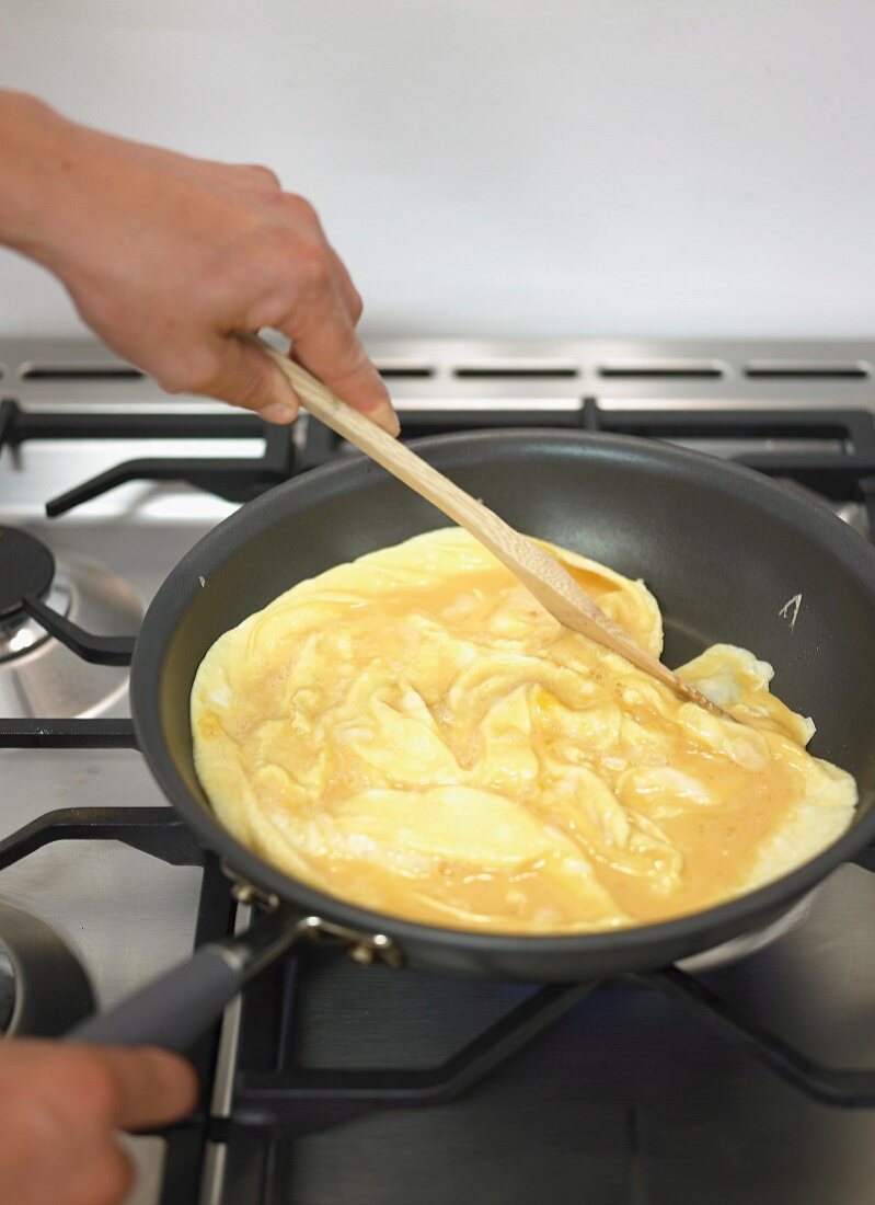 Omelett zubereiten
