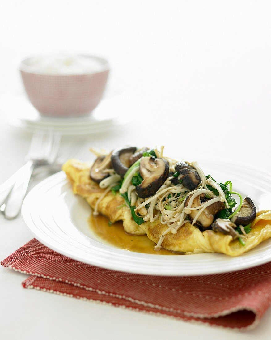 Omelette mit Pilzen und Spinat, China