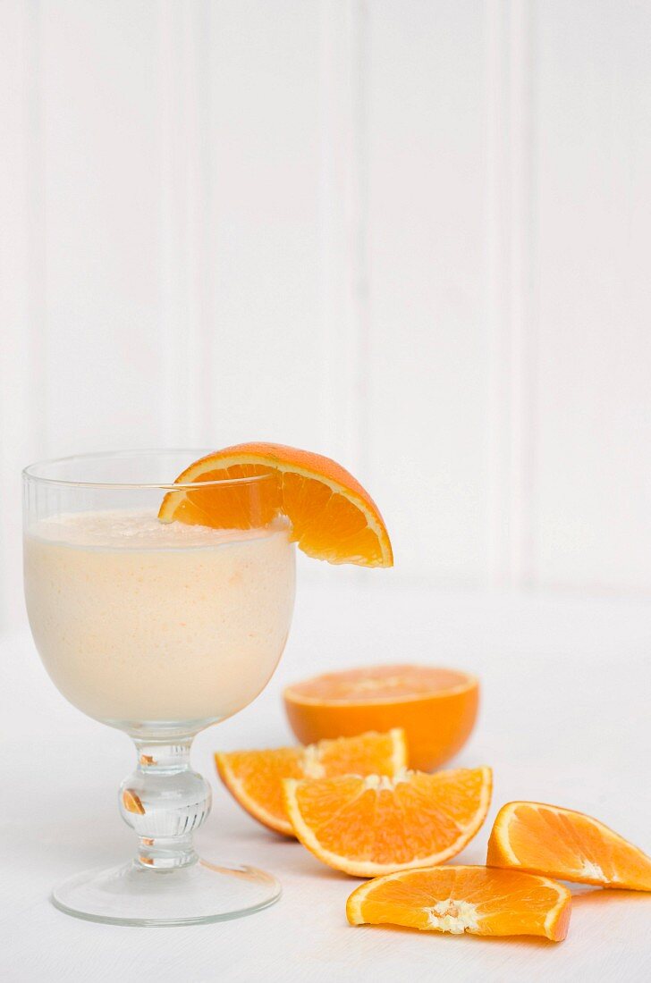 Orangensmoothie mit Vanillejoghurt