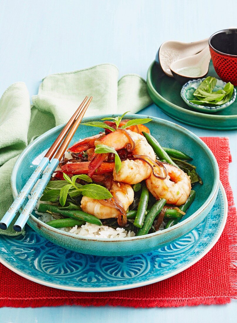 Sweet and spicy prawns with green beans on rice (Vietnam)
