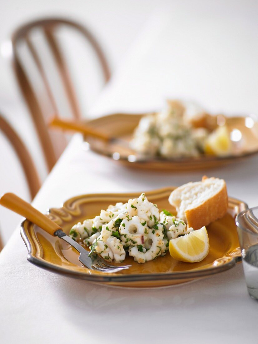 Calamari-Salat mit Petersilie