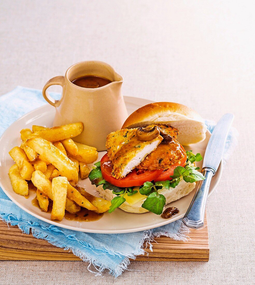 Hähnchenschnitzel-Burger mit Pommes und Gravy