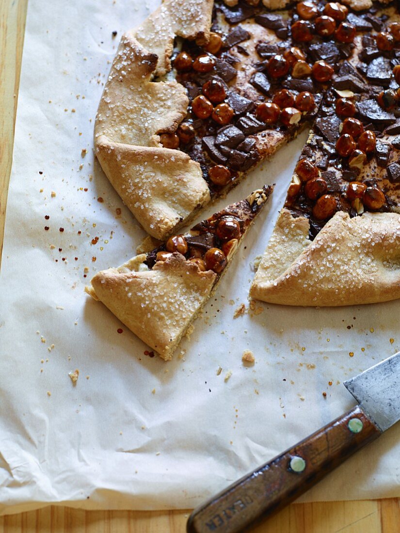 Schokoladen-Mandel-Galette, angeschnitten