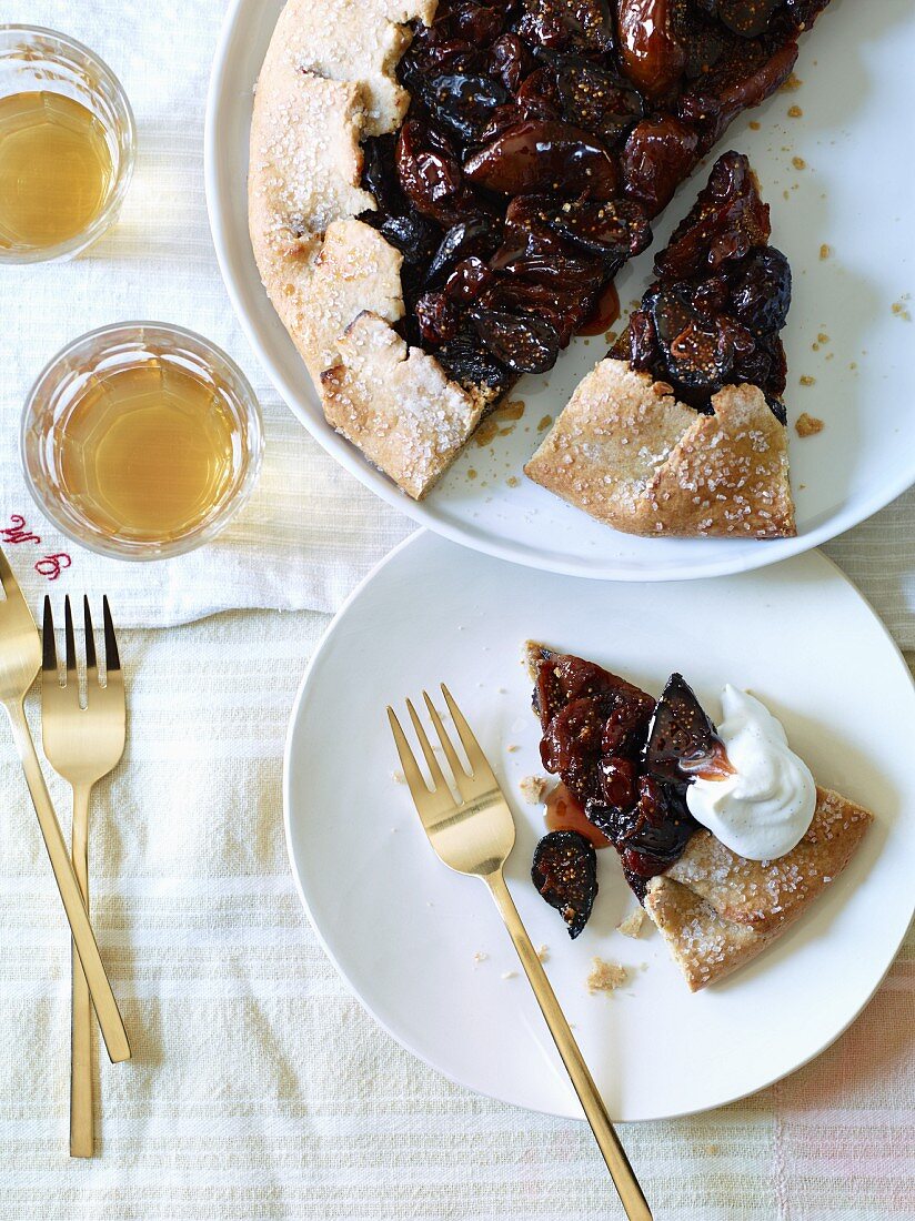 Feigen-Orangen-Galette, angeschnitten