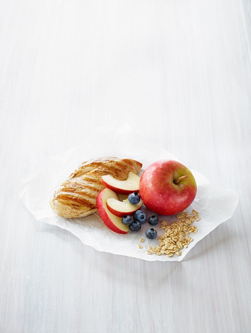 Chicken breast with apple, blueberries and oats