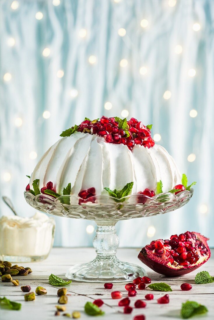 Pavlova with pomegranate seeds and pistachio nuts (Christmas)