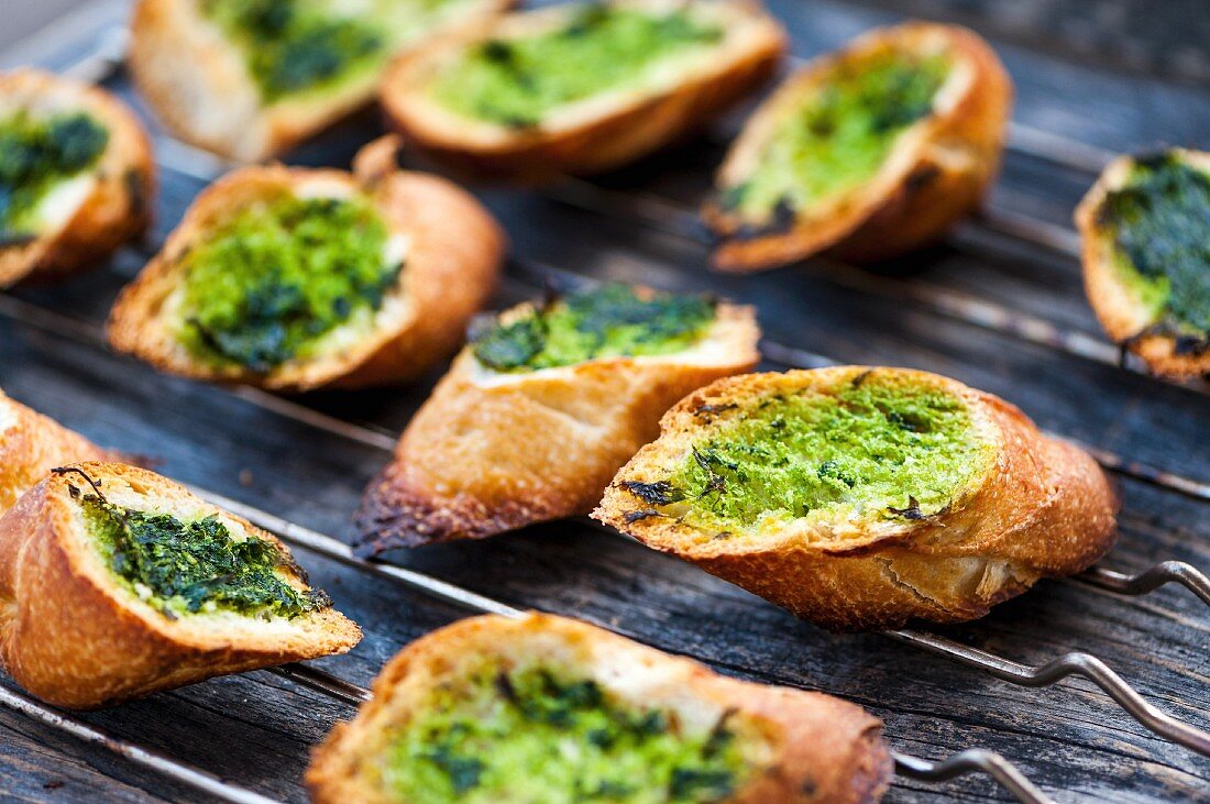 Grilled baguette slices with wild garlic pesto