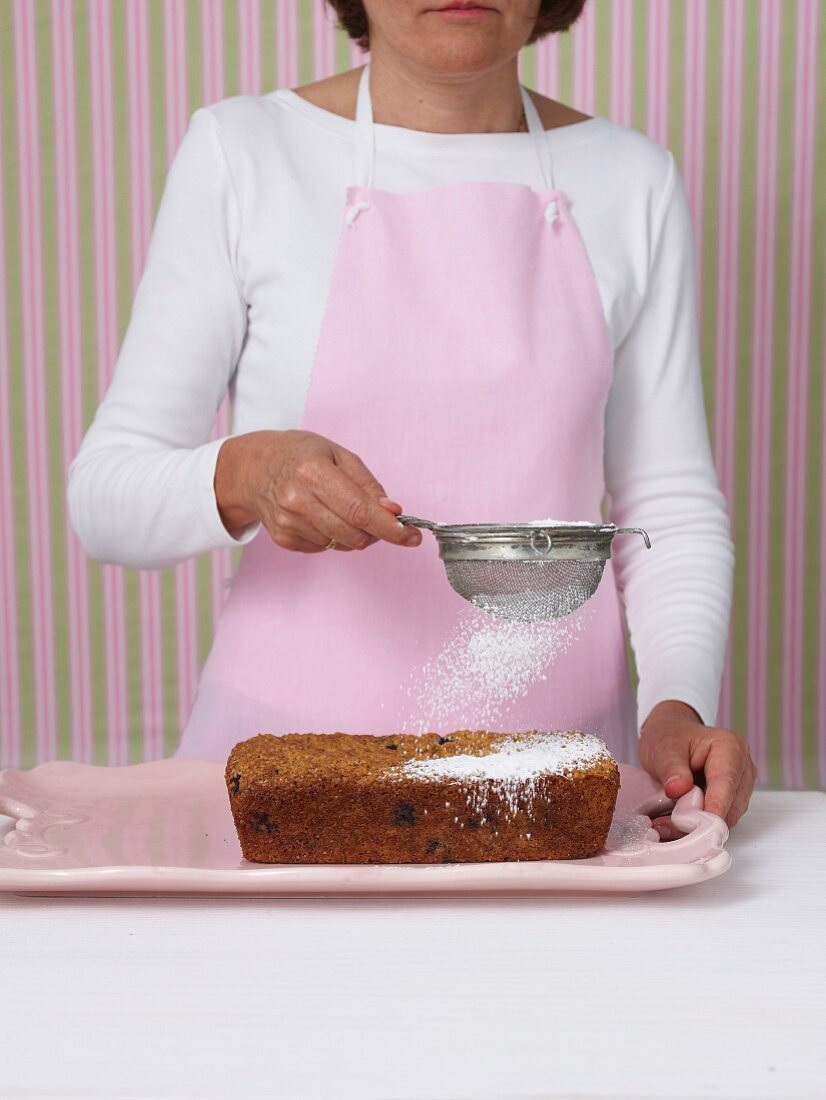 Dust box cake with icing sugar