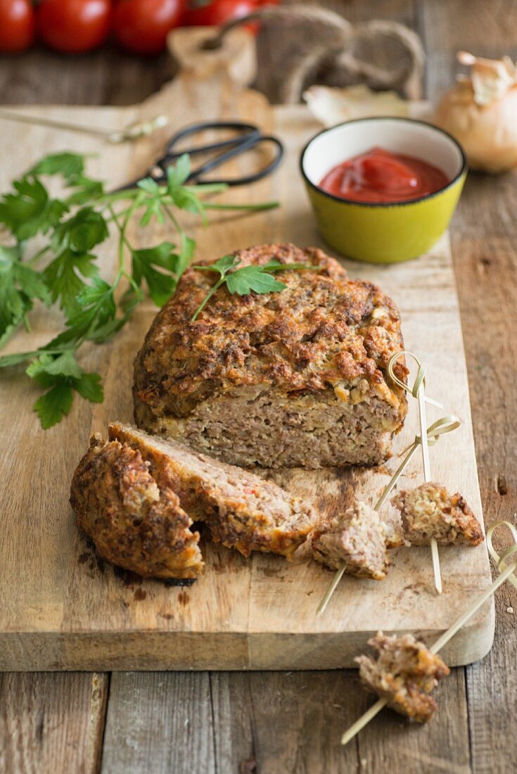 Meatloaf with tomato sauce