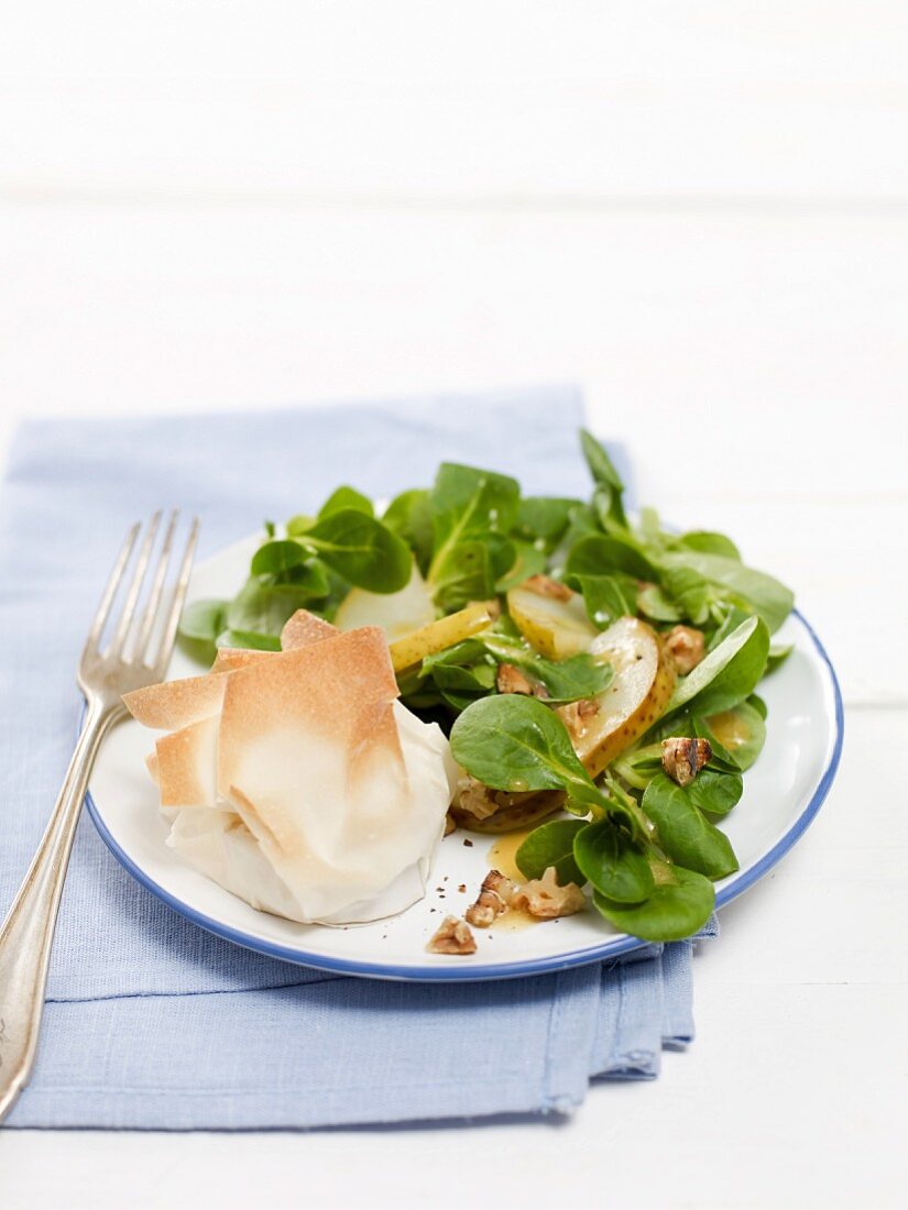 Lambs lettuce with goats cheese in filo pastry