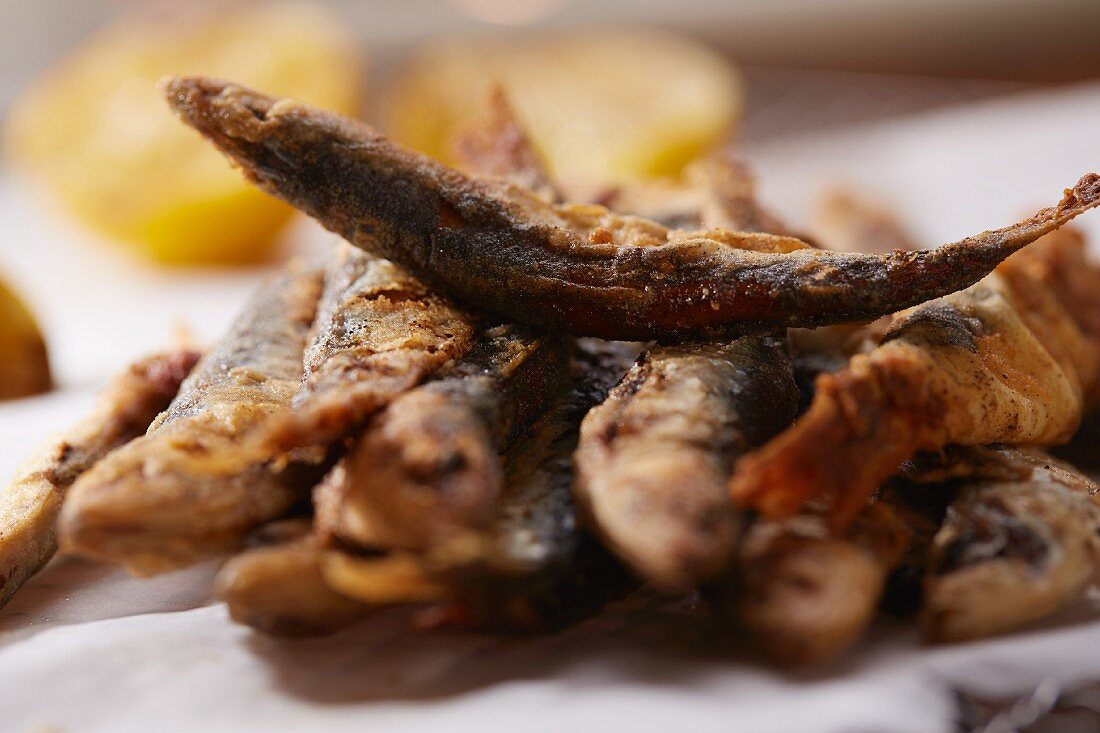 Fried sardines (close-up)
