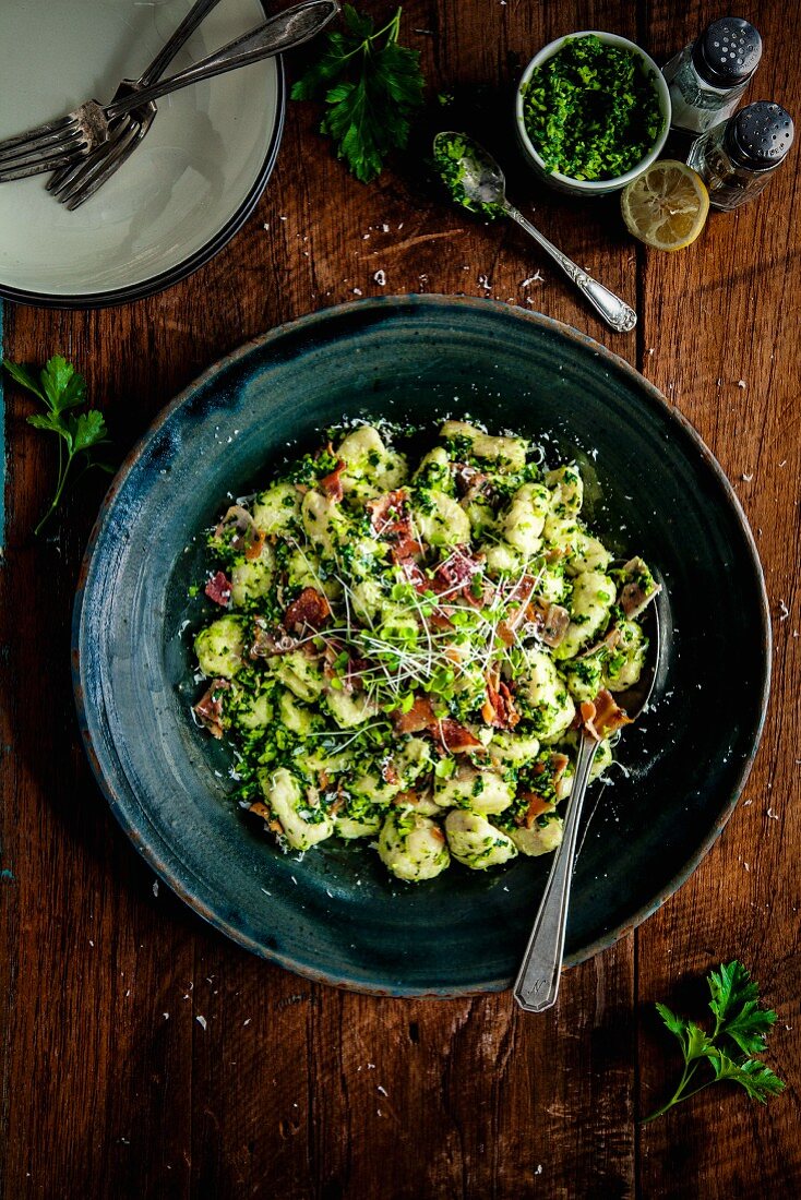 Kale and pea gnocchi with Proscuitto