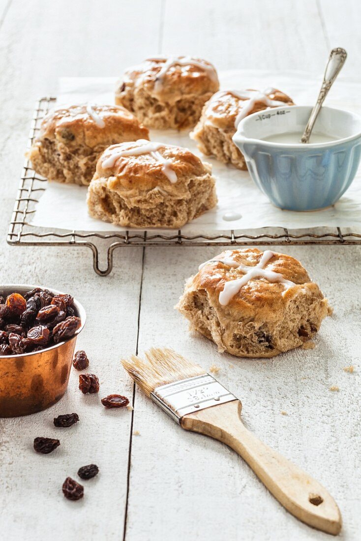 Hot cross buns with pecan nuts and rum-soaked raisins