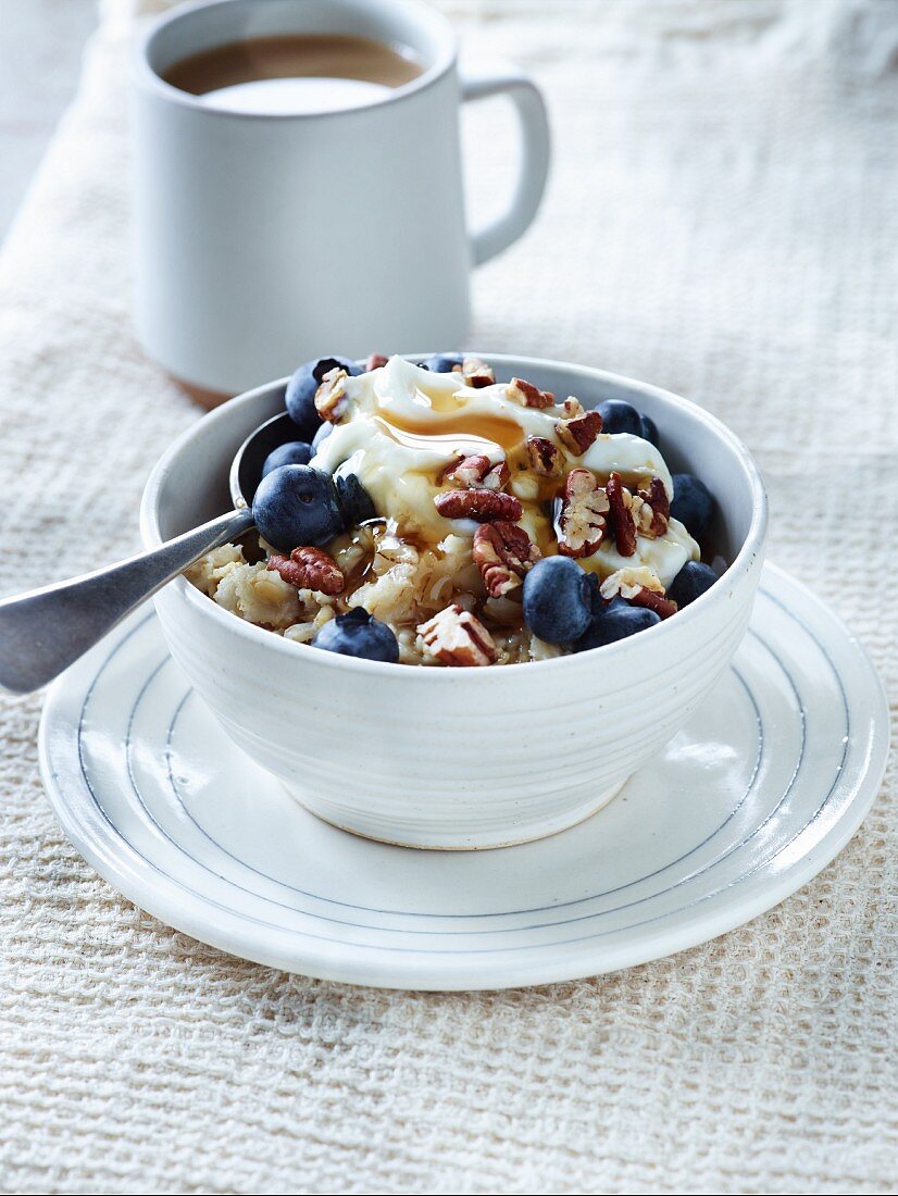 Müsli mit Heidelbeeren und Pekannüssen