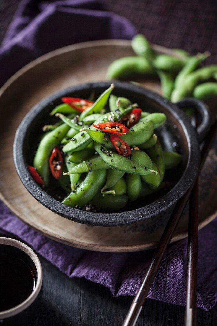 Edamame with chilli rings (Asia)