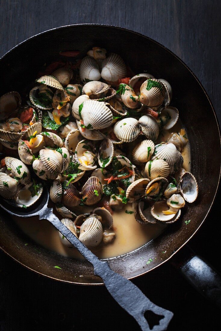 Clams in herb sauce