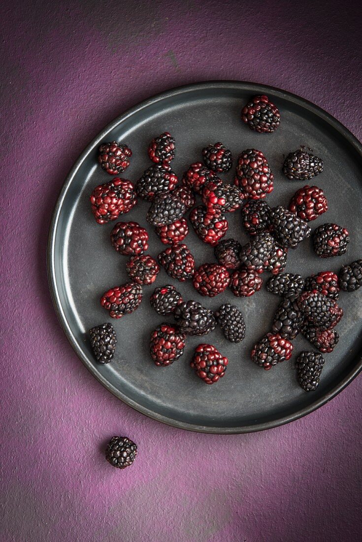 Blackberries on a black plate