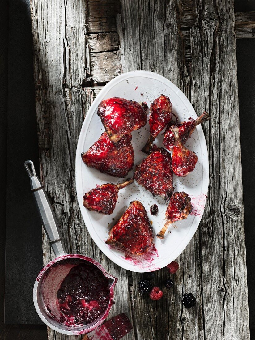 Grilled chicken bits with a wild berry marinade