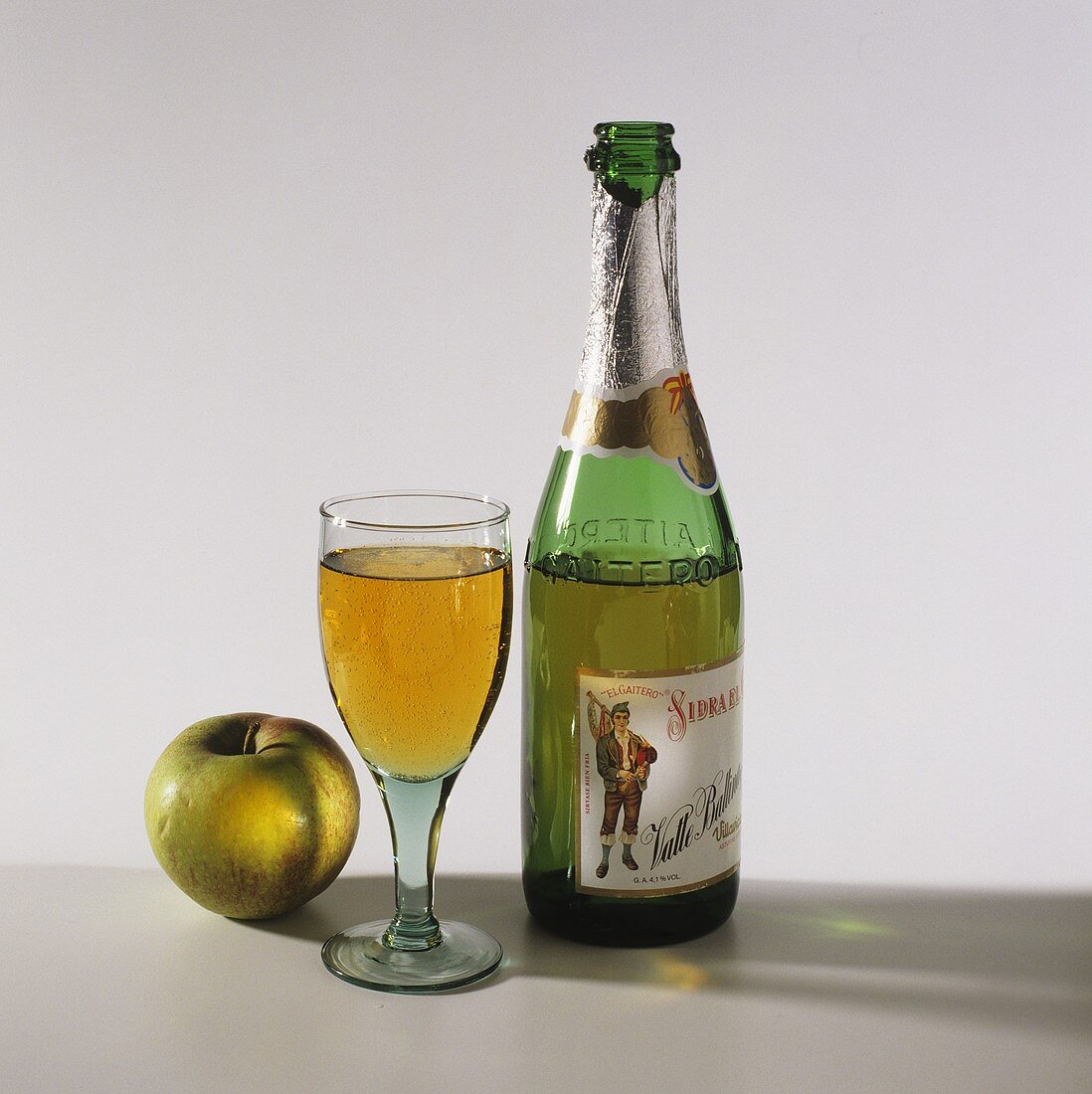 "El Gaitero" cider - apple wine from Asturias (N. Spain)