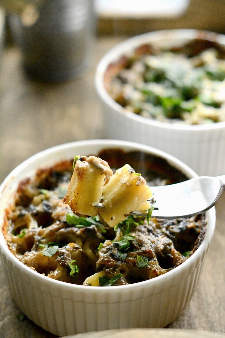 Pasta bake with herbs