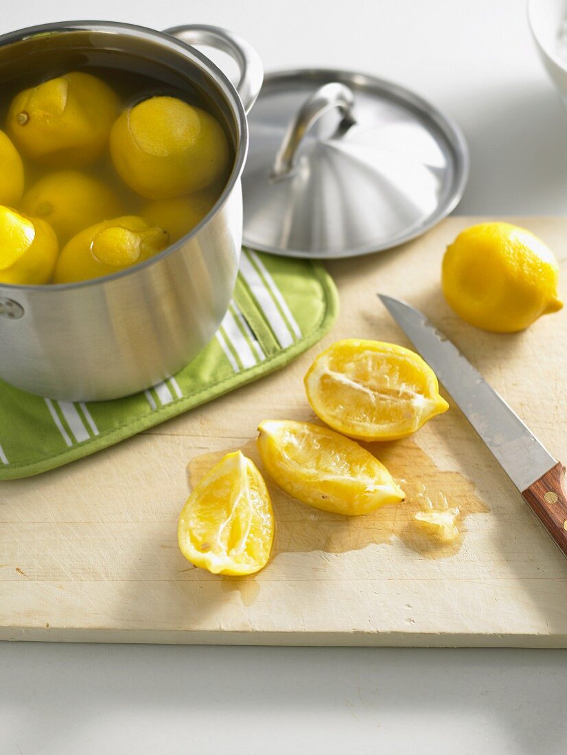 Eingelegte Zitronen zubereiten