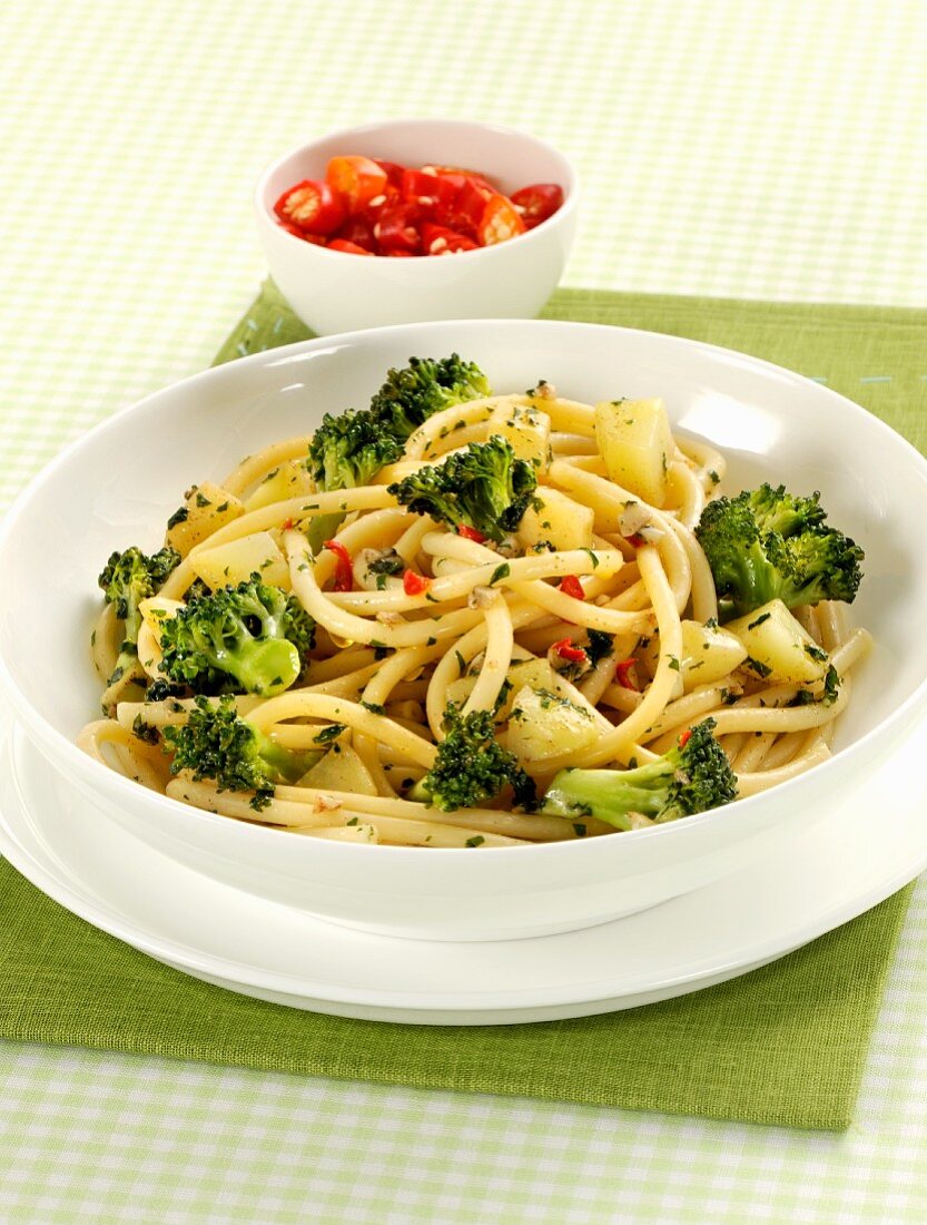 Bucatini with potatoes and broccoli