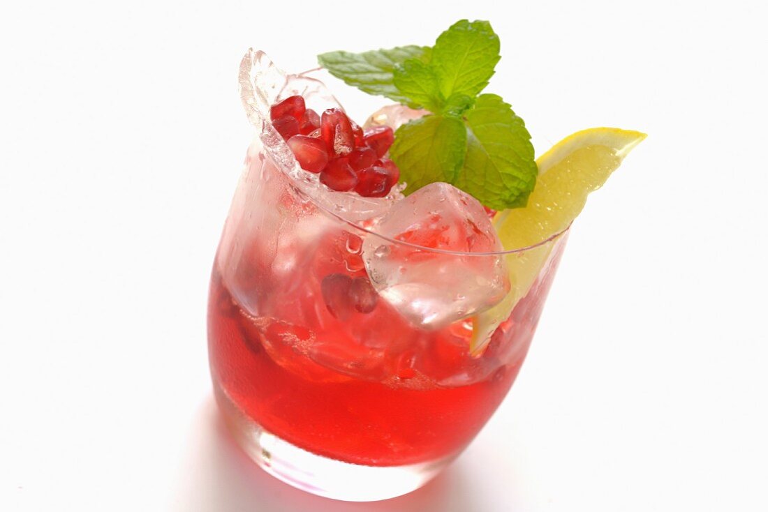 Pomegranate drink with mint and lemon