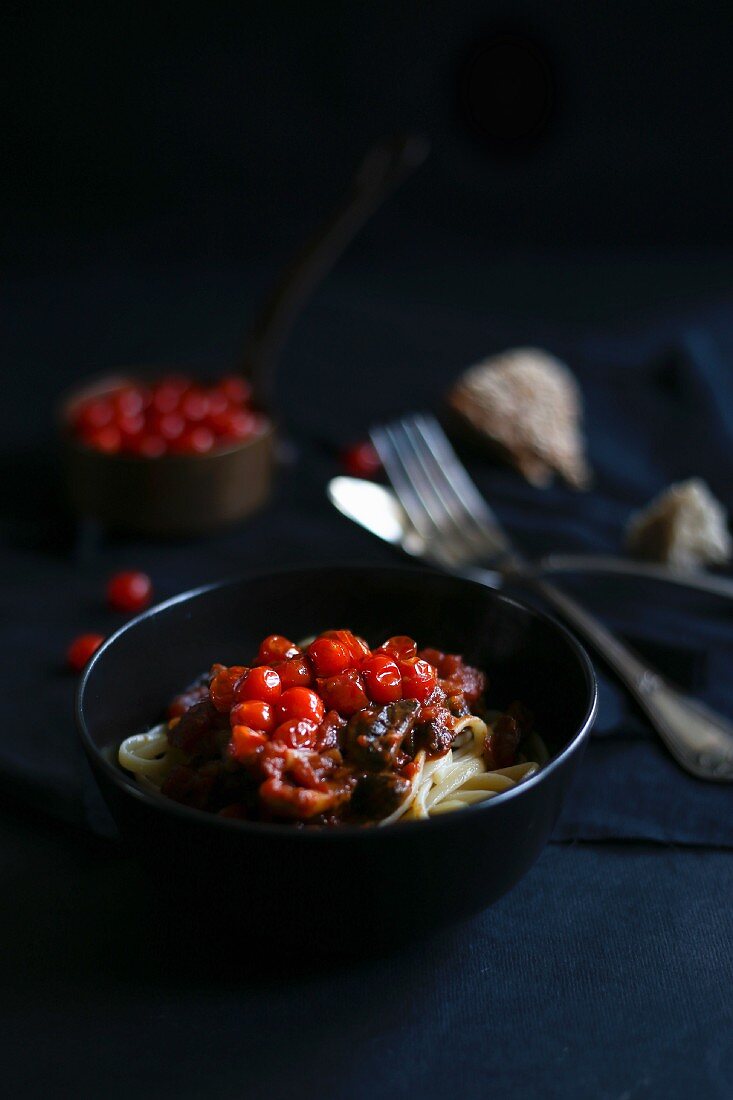 Spaghetti with roasted mini cherry tomatoes