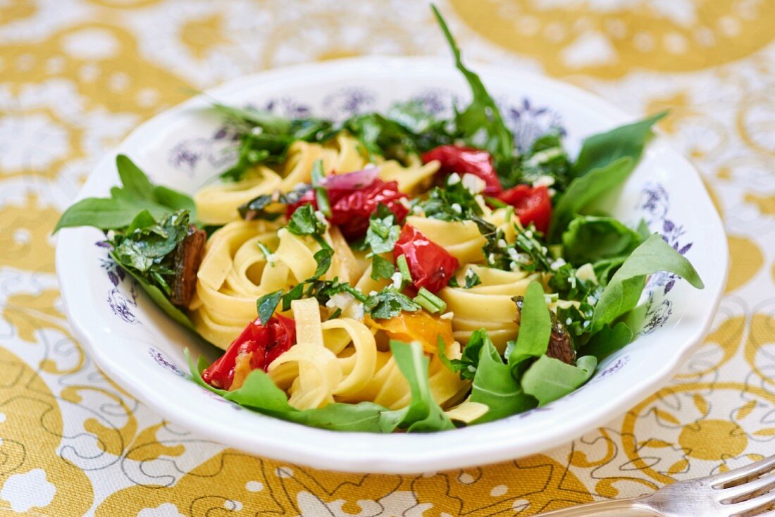 Tagliatelle with peppers, rocket and garlic oil