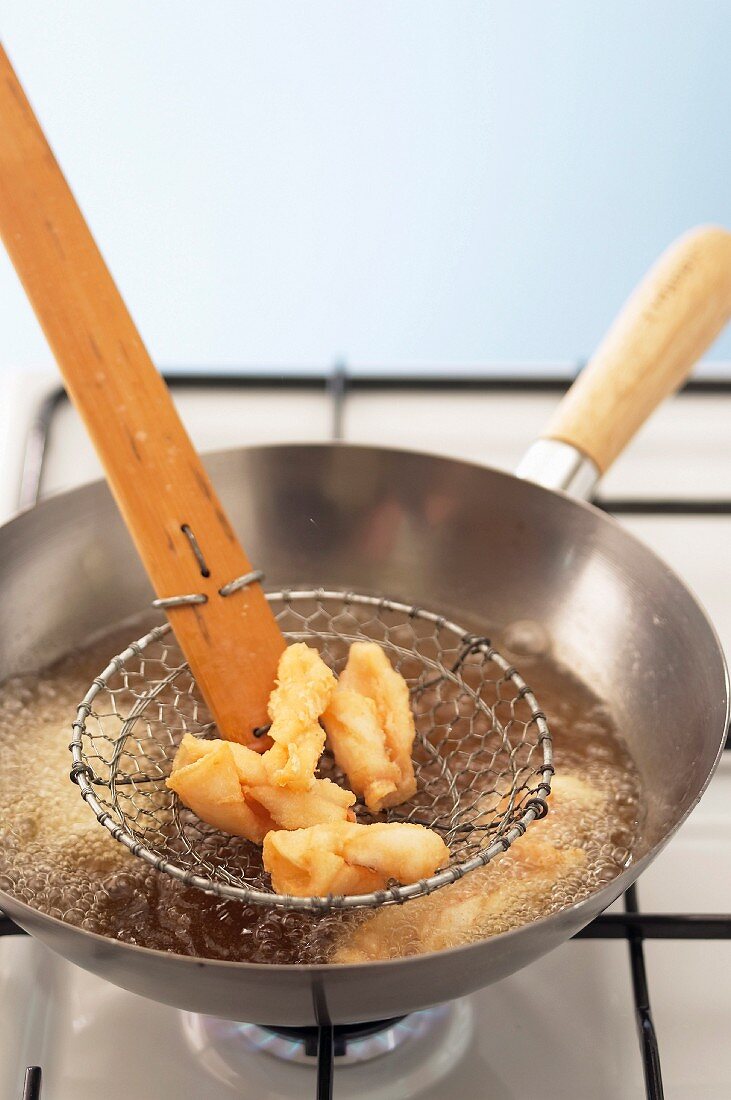 Frying squid