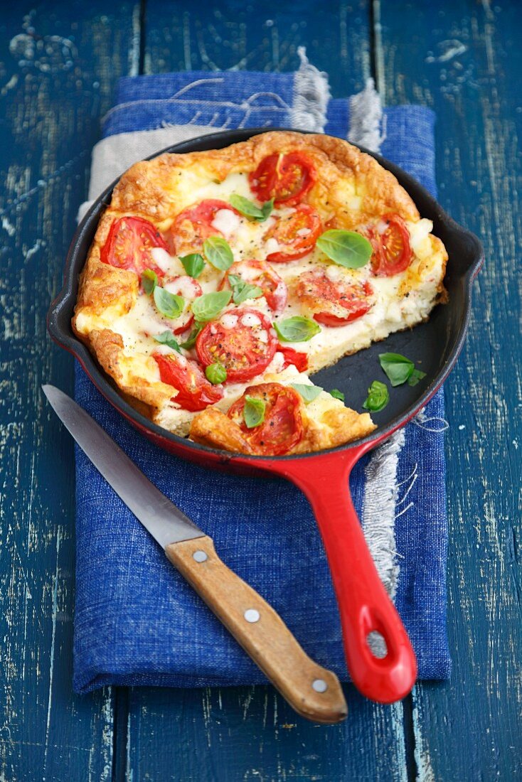 Frittata con pomodoro e mozzarella (omelette with tomatoes and mozzarella, Italy)